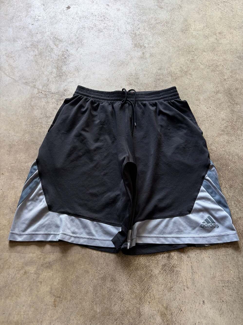 BLACK ADIDAS BASKETBALL SHORTS LARGE 🔥3 FOR ON...